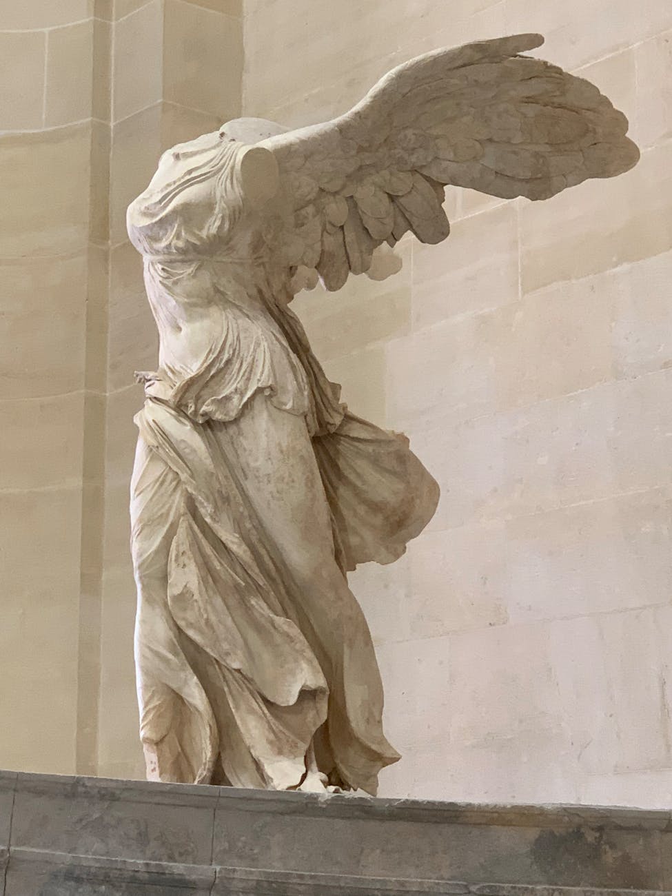 winged victory of samothrace in louvre paris